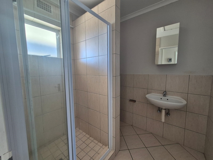 To Let 2 Bedroom Property for Rent in Buh Rein Estate Western Cape
